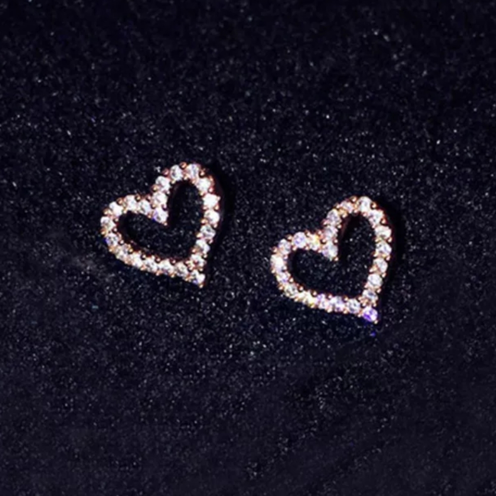 NEW White Gold Diamond Heart Outline Stud Earrings - Picture 5 of 5
